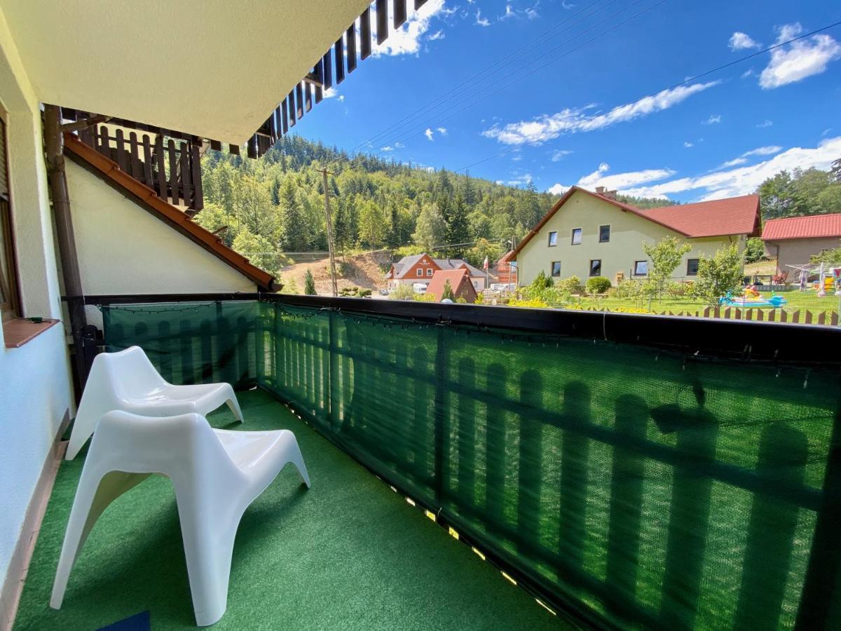 Champion'S Apartment Balkon Garaz Klima Щирк Экстерьер фото