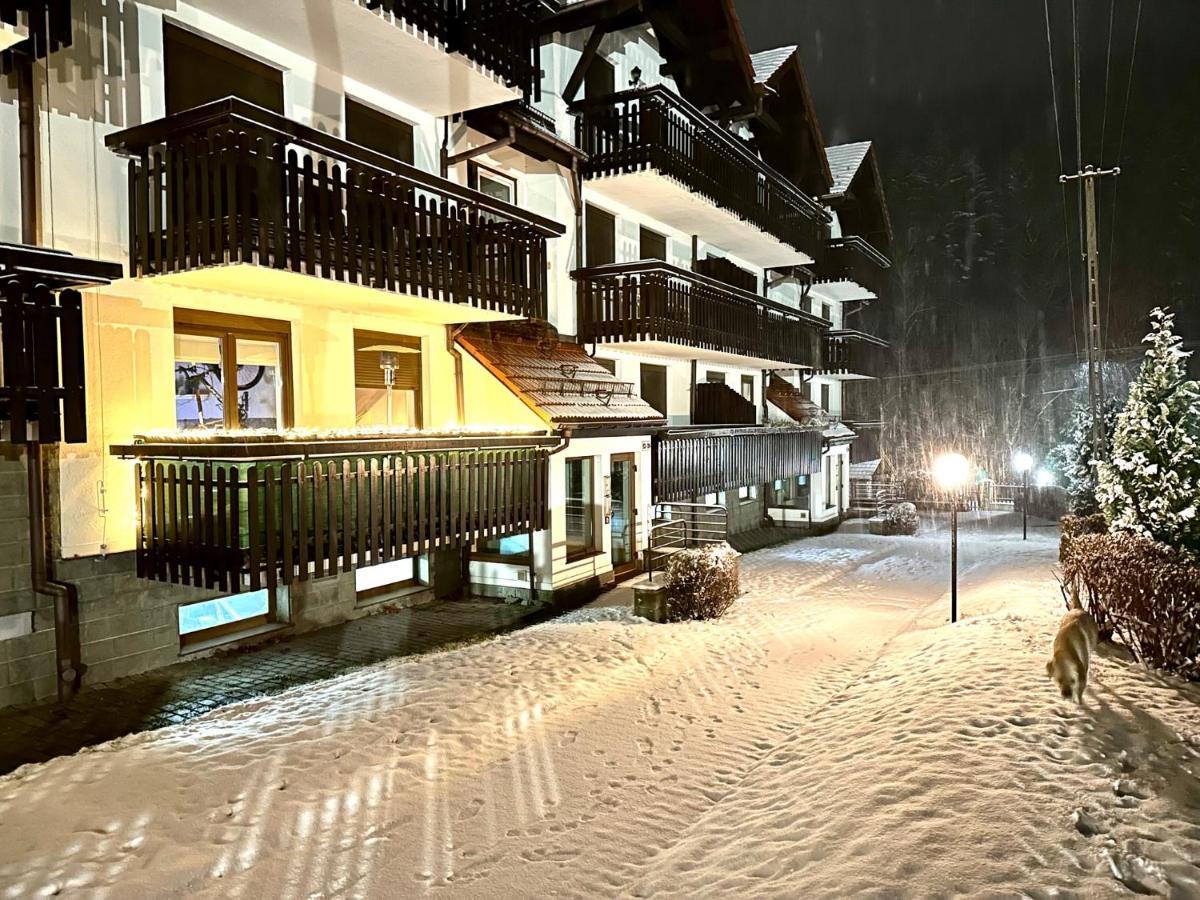 Champion'S Apartment Balkon Garaz Klima Щирк Экстерьер фото