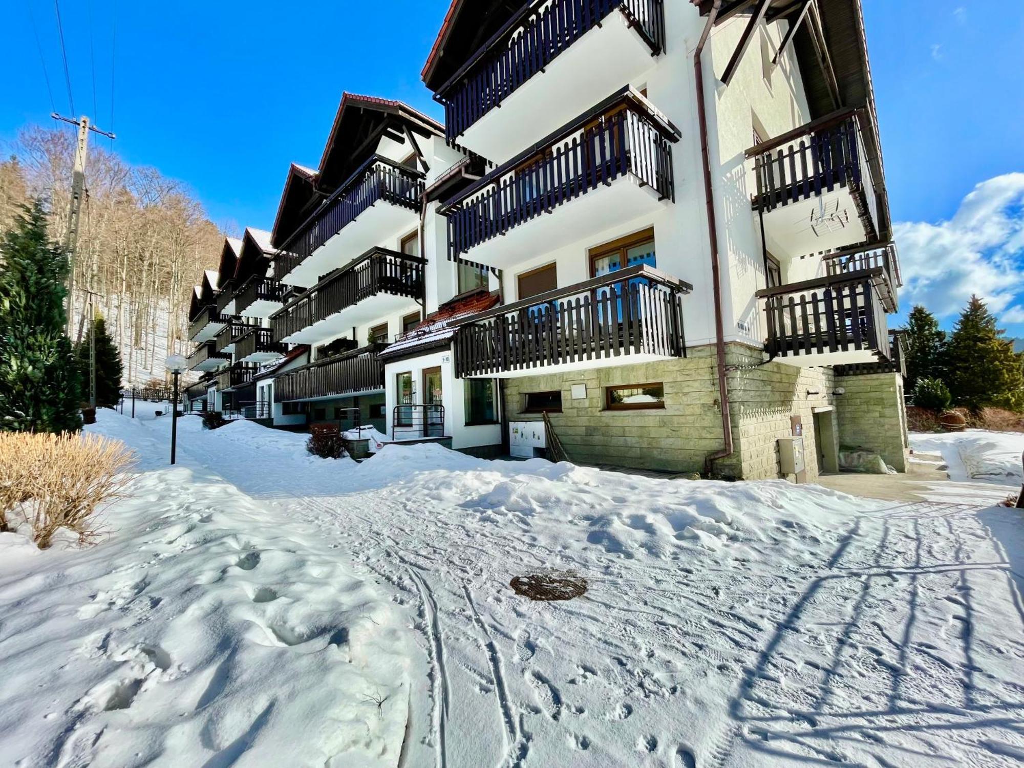 Champion'S Apartment Balkon Garaz Klima Щирк Экстерьер фото